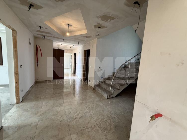 Casă individuală cu 7 camere cu Canalizare în Frătăuții Vechi