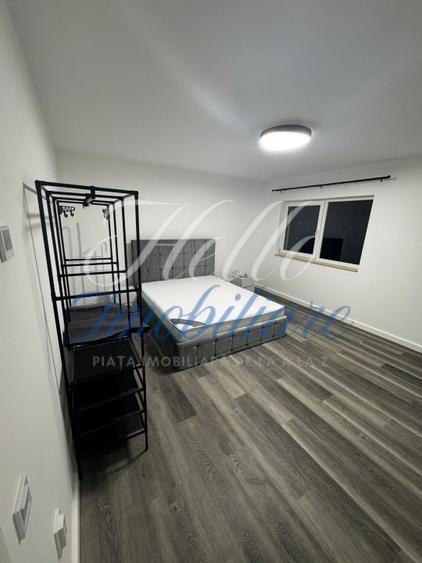 Apartament cu 4 camere semidecomandat în Florești