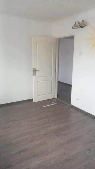 Apartament cu 2 camere semidecomandat în Micro 11