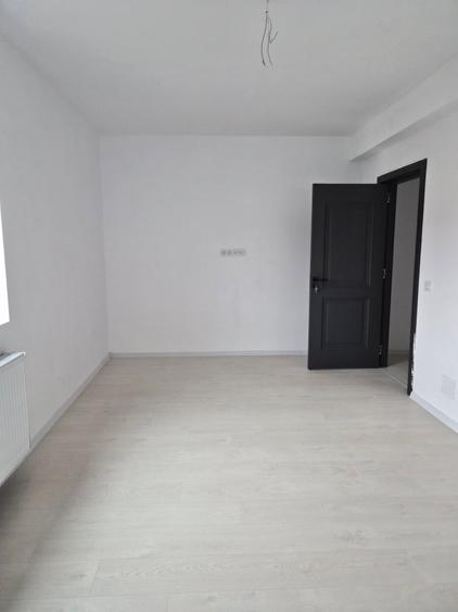 Duplex cu 5 camere cu Canalizare în Haliu