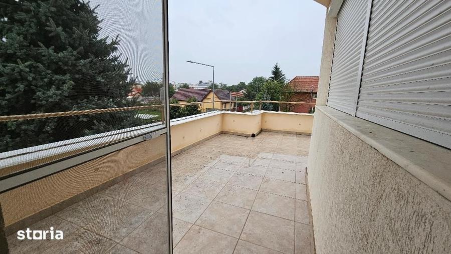 Casă cu 9 camere cu Teren 937 Mp în Cetate