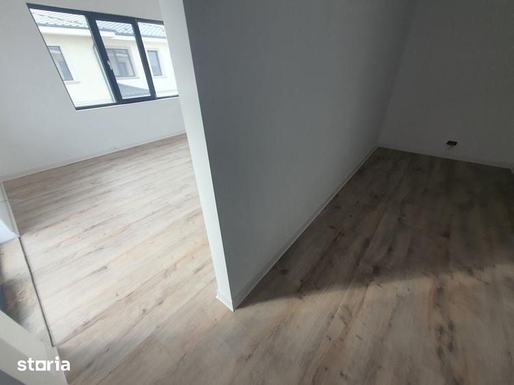 Casă cu 3 camere cu Teren 300 Mp în Central