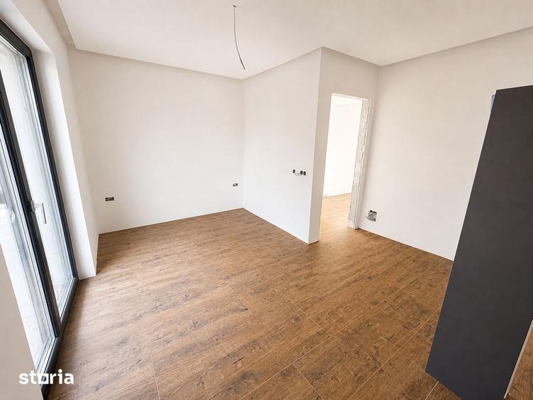 Casă cu 4 camere cu Teren 450 Mp în Podu Roș