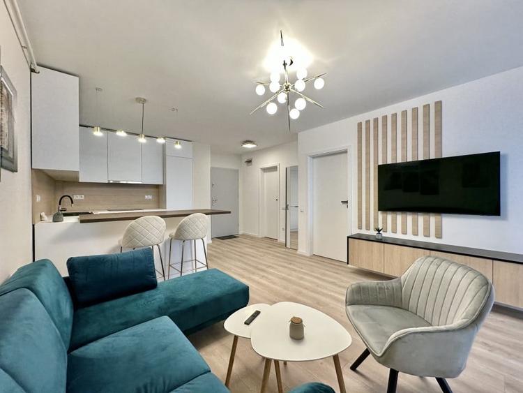 Apartament cu 3 camere semidecomandat, mobilat în Zorilor