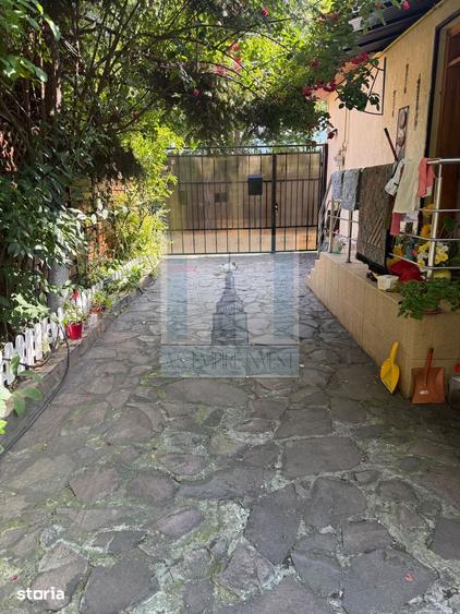 Casă cu 3 camere semidecomandat cu Teren 300 Mp în Bartolomeu