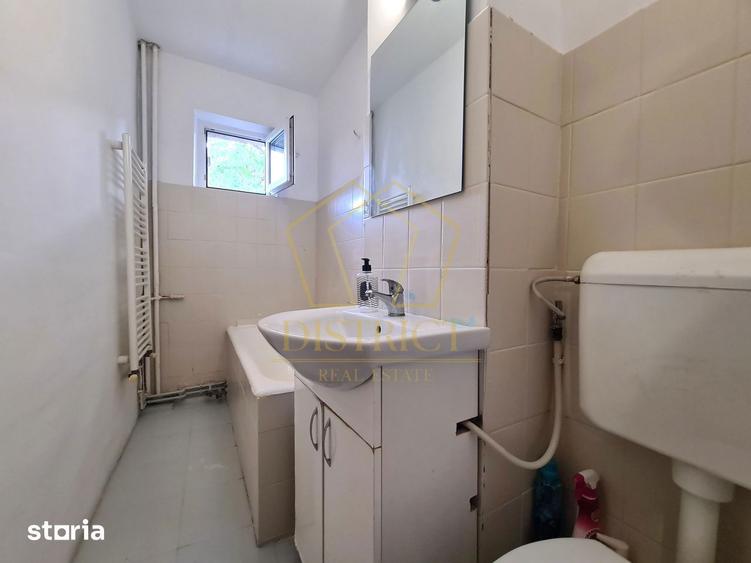 Apartament cu 3 camere semidecomandat în Dacia