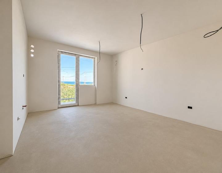 Apartament cu 2 camere decomandat în Costinești