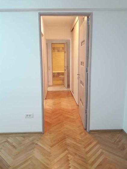 Apartament cu 3 camere semidecomandat în Mihai Bravu