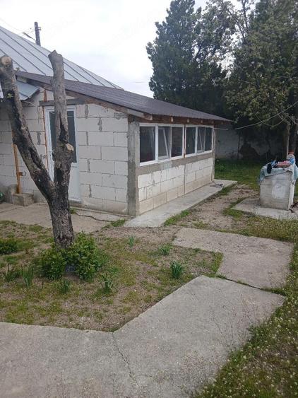 Casă cu 3 camere cu Teren 1000 Mp în Hârsești