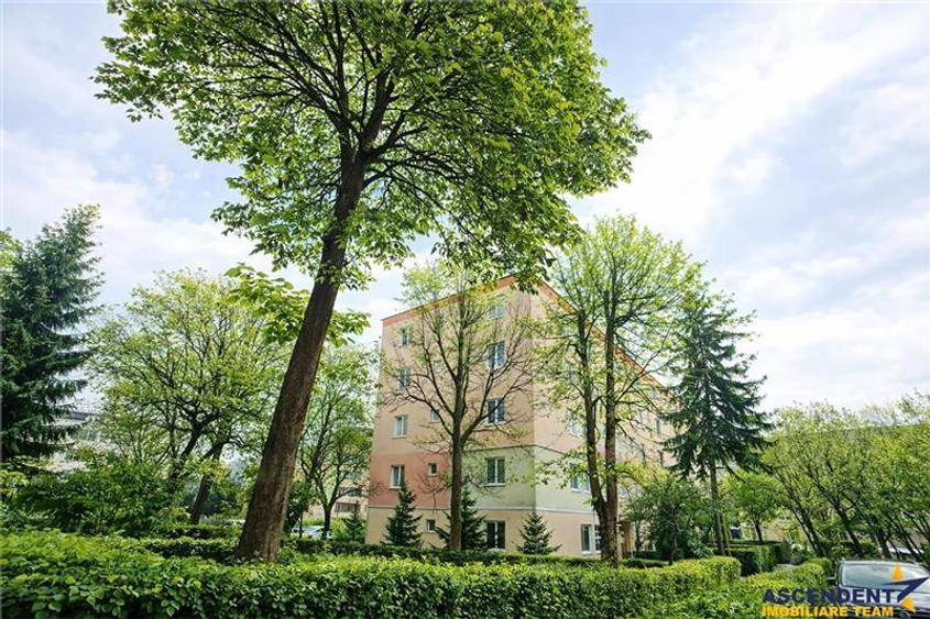 Apartament cu 2 camere semidecomandat, mobilat în Florilor