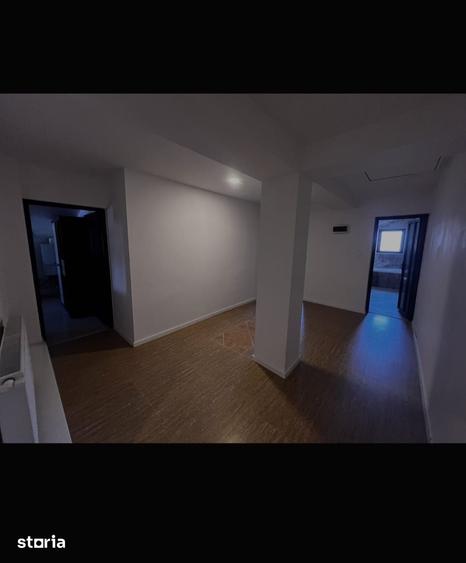 Casă cu 9 camere cu Teren 174 Mp în Colentina