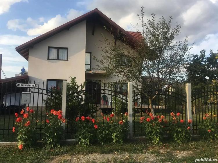 Casă cu 5 camere cu Teren 1100 Mp în Tărlungeni