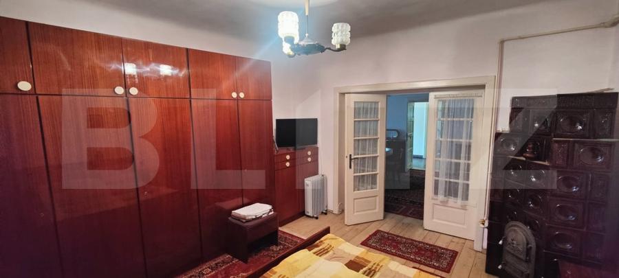 Casă individuală cu 7 camere cu Canalizare în Central