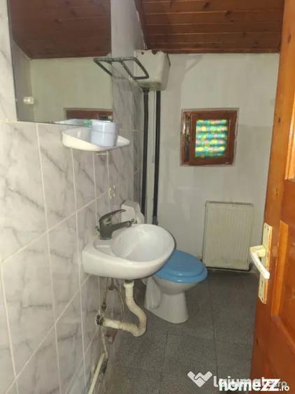 Casă cu 4 camere cu Teren 730 Mp în Izvoarele