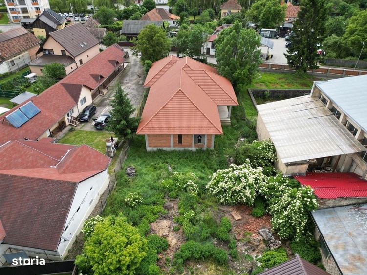 Casă cu 4 camere în Sânzieni