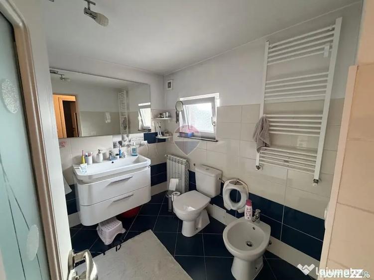 Casă cu 4 camere cu Teren 2500 Mp în Bolotești