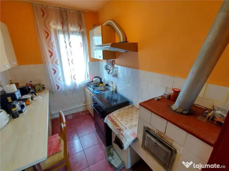 Apartament cu 3 camere decomandat în Bozovici
