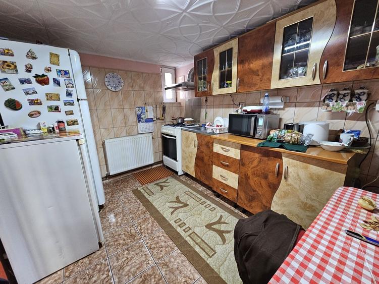 Casă cu 4 camere decomandat în Strejnicu