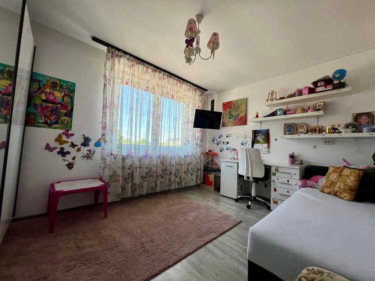 Casă cu 6 camere cu Teren 200 Mp în Lunca Cetățuii