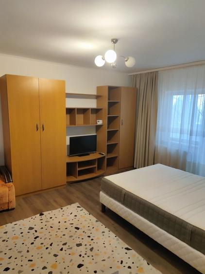 Garsonieră decomandată în Brâncoveanu