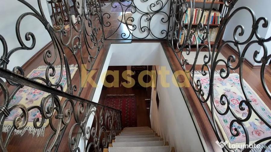 Casă cu 5 camere cu Teren 406 Mp în Pipera