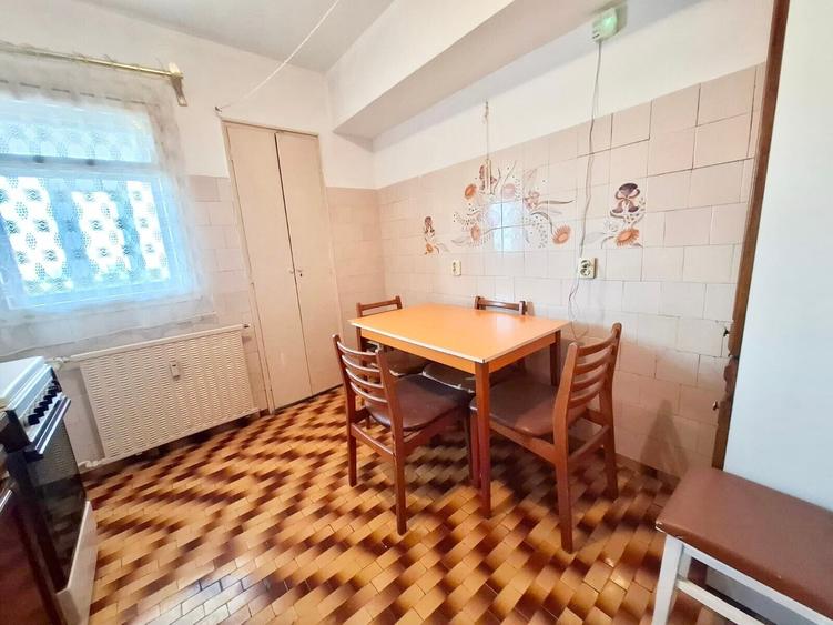 Apartament cu 4 camere decomandat, mobilat în Colentina