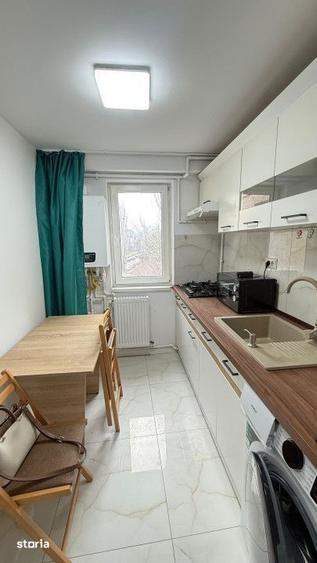 Apartament cu 2 camere semidecomandat, mobilat în Tomis Nord