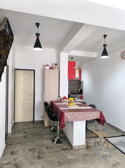 Apartament cu 3 camere decomandat, mobilat în Central