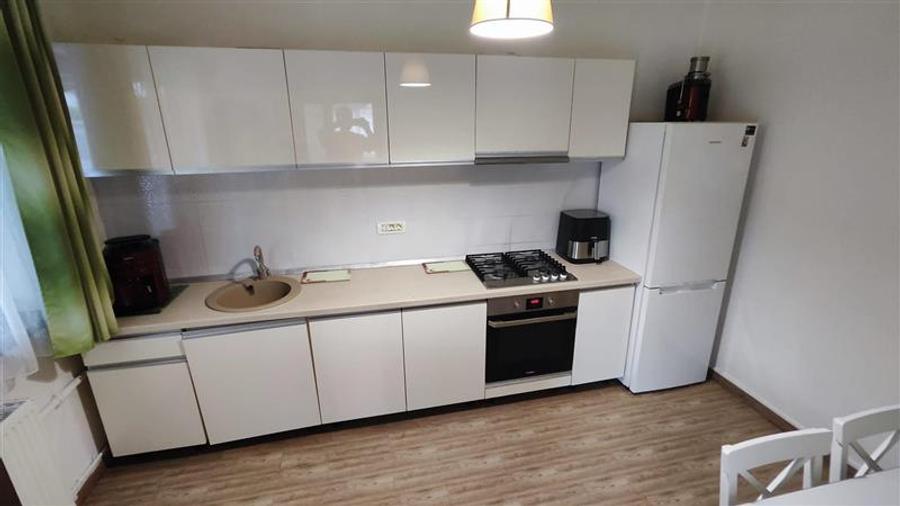Casă individuală cu 5 camere cu Piscina în Central