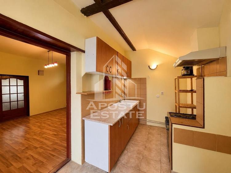 Apartament cu 2 camere semidecomandat, mobilat în Mehala