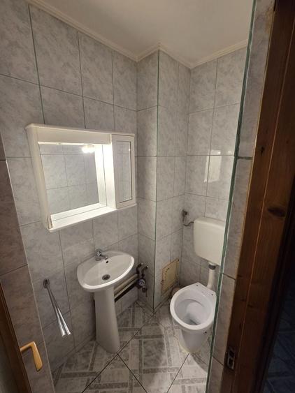 Apartament cu 3 camere semidecomandat în Tomis III