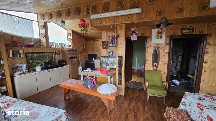 Casă cu 4 camere cu Teren 1000 Mp în Central