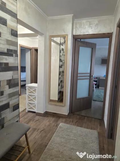 Apartament cu 3 camere decomandat în 1 Mai