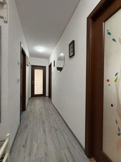 Apartament cu 3 camere semidecomandat, mobilat în Lujerului