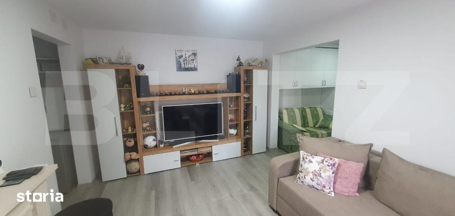 Apartament cu 3 camere semidecomandat, mobilat în Central