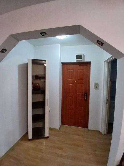 Apartament cu 2 camere semidecomandat în Cetate