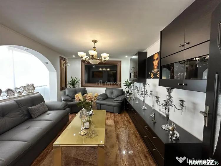 Apartament cu 3 camere decomandat în Sud
