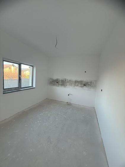 Apartament cu 5 camere decomandat în Bragadiru