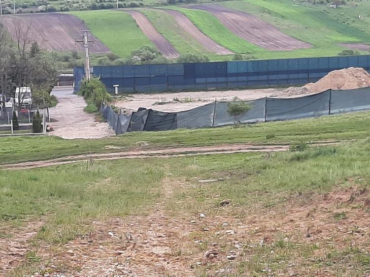 Teren Construcții extravilan de 4133 mp, în Vâlcele