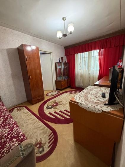 Apartament cu 2 camere semidecomandat, mobilat în Craiovița Nouă