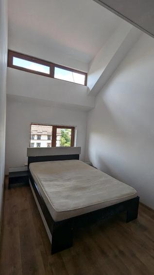 Apartament cu 3 camere semidecomandat în Girocului