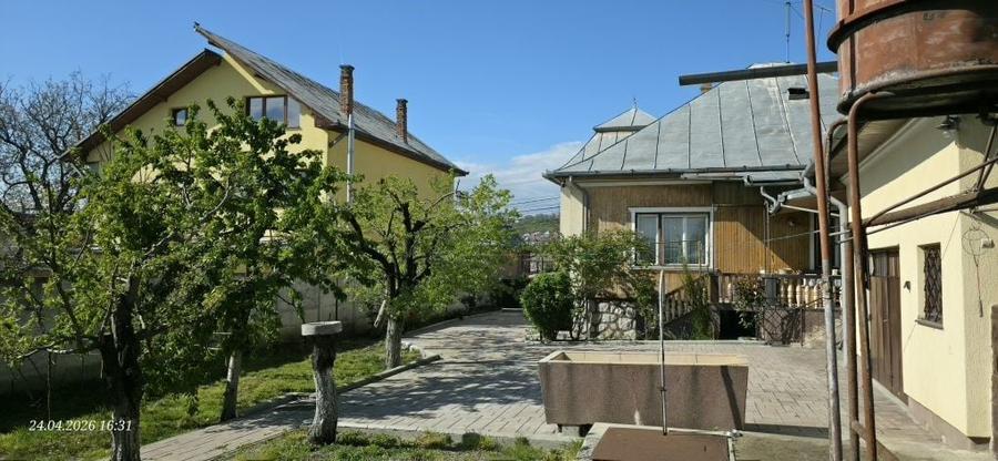 Casă cu 4 camere în Central
