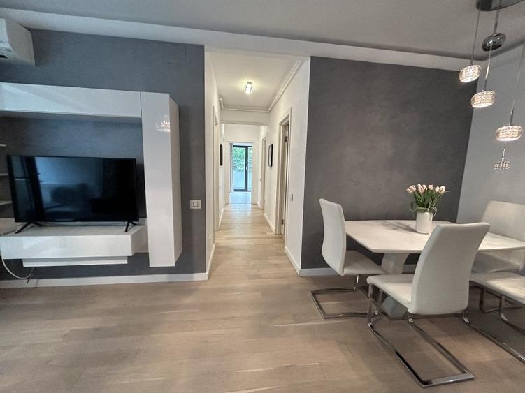 Apartament cu 3 camere decomandat în Băneasa