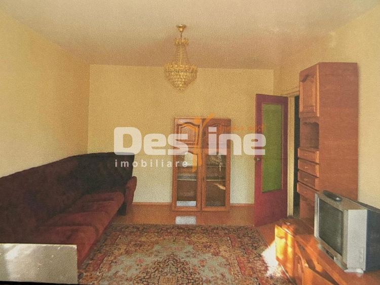 Apartament cu 3 camere decomandat în Calea București