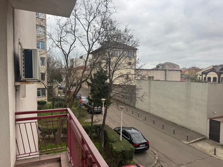 Apartament cu 3 camere decomandat în Tomis I