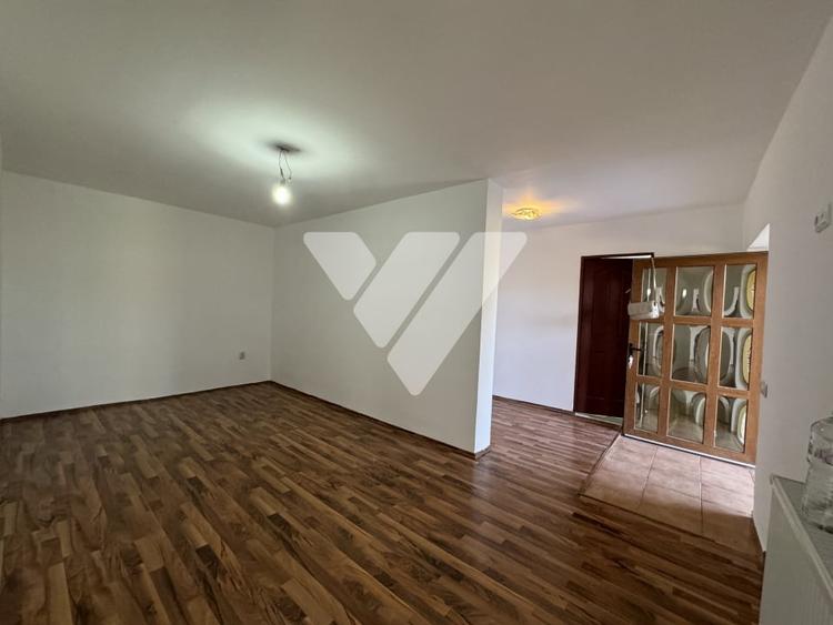 Apartament cu 3 camere decomandat în Turnișor