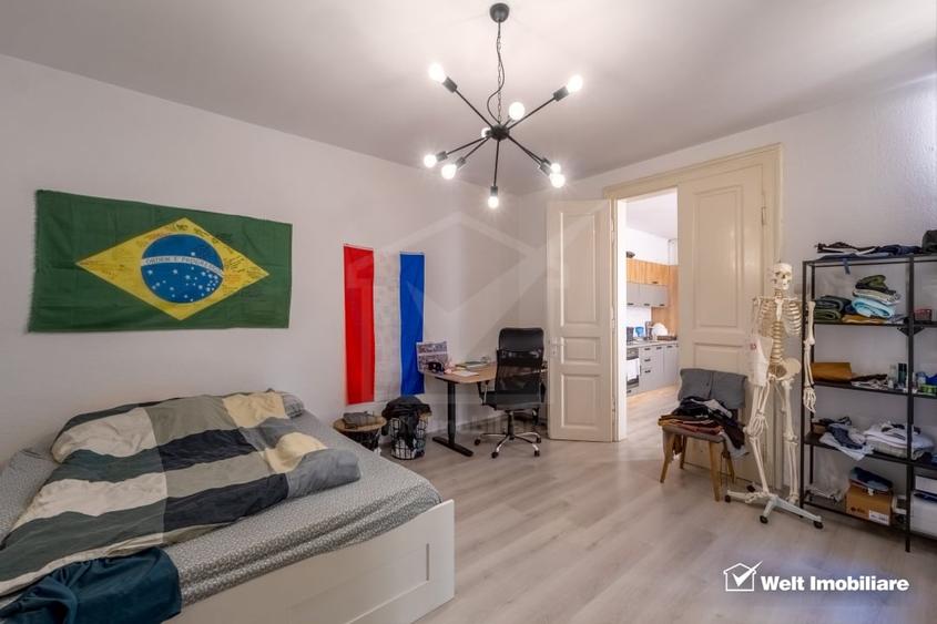 Apartament cu 3 camere semidecomandat, mobilat în Central