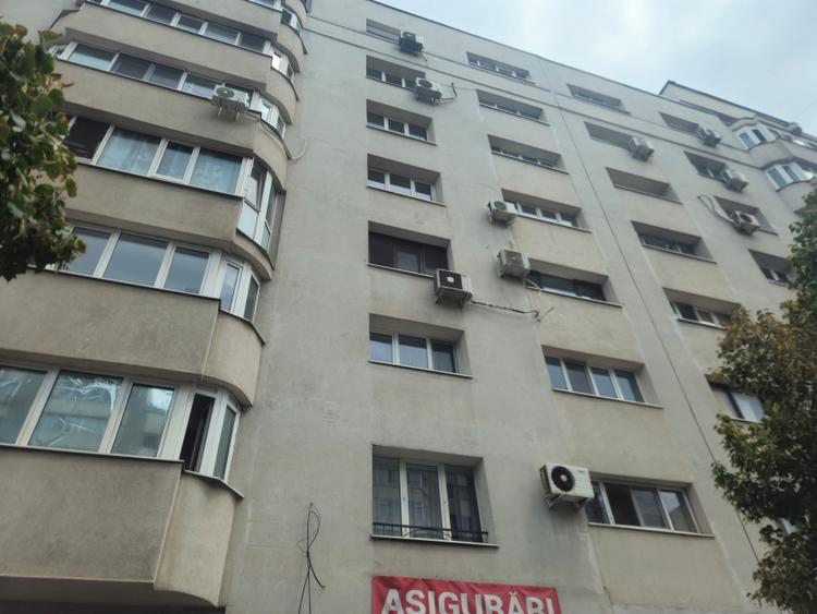 Apartament cu 2 camere decomandat, mobilat în Calea Călărașilor