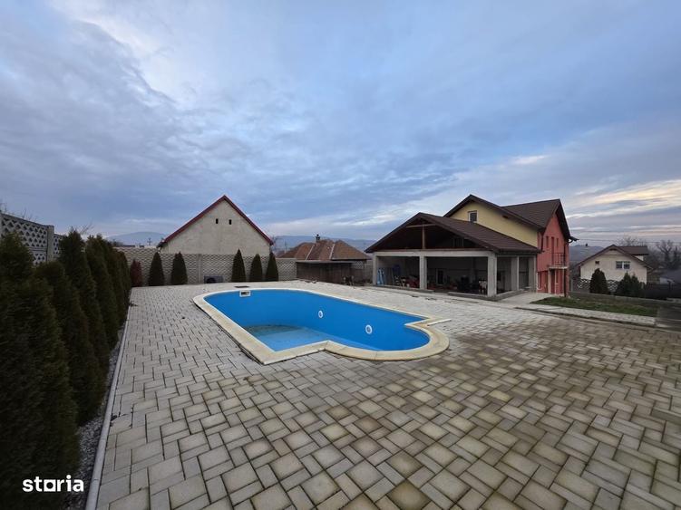 Casă cu 4 camere cu Teren 700 Mp în Central