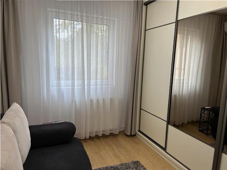 Apartament cu 3 camere semidecomandat, mobilat în Gheorgheni